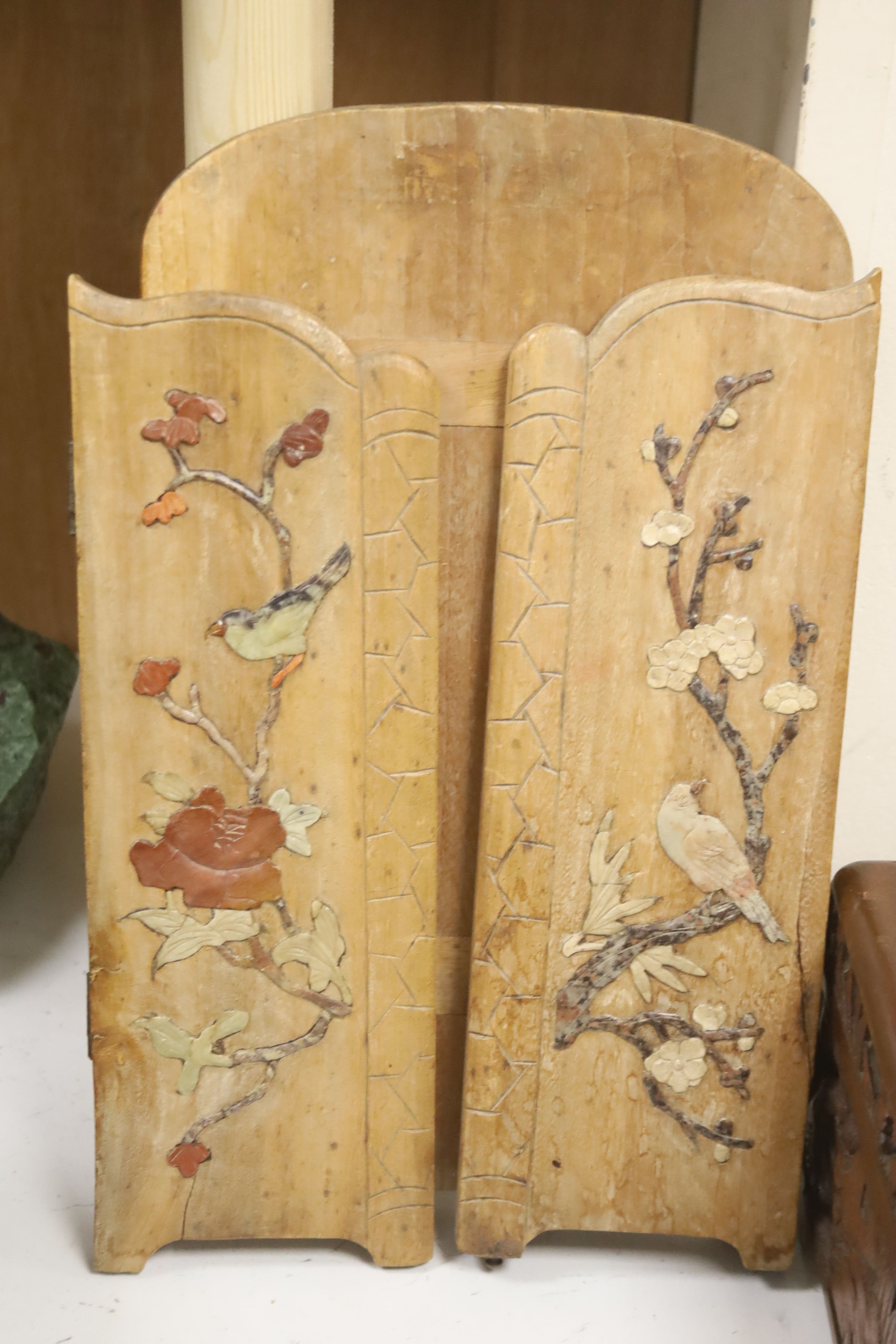 A quantity of 20th century Chinese carved bamboo and wooden effects to include a large brush pot, 17cm high (7)